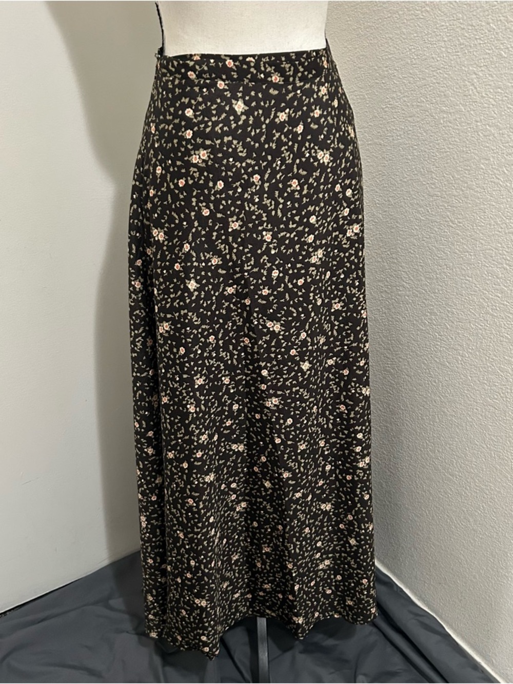 Forever 21 Floral Maxi Wrap Skirt Small Black Boho-Chic Ditsy Print coquette - Picture 2 of 8